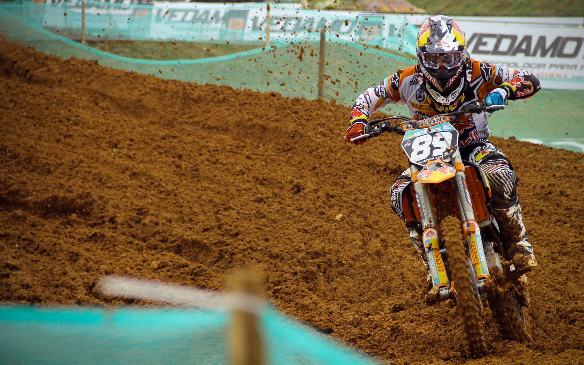 F1街道赛焦点战，爵士强压浙江队，引擎轰鸣中的城市心跳