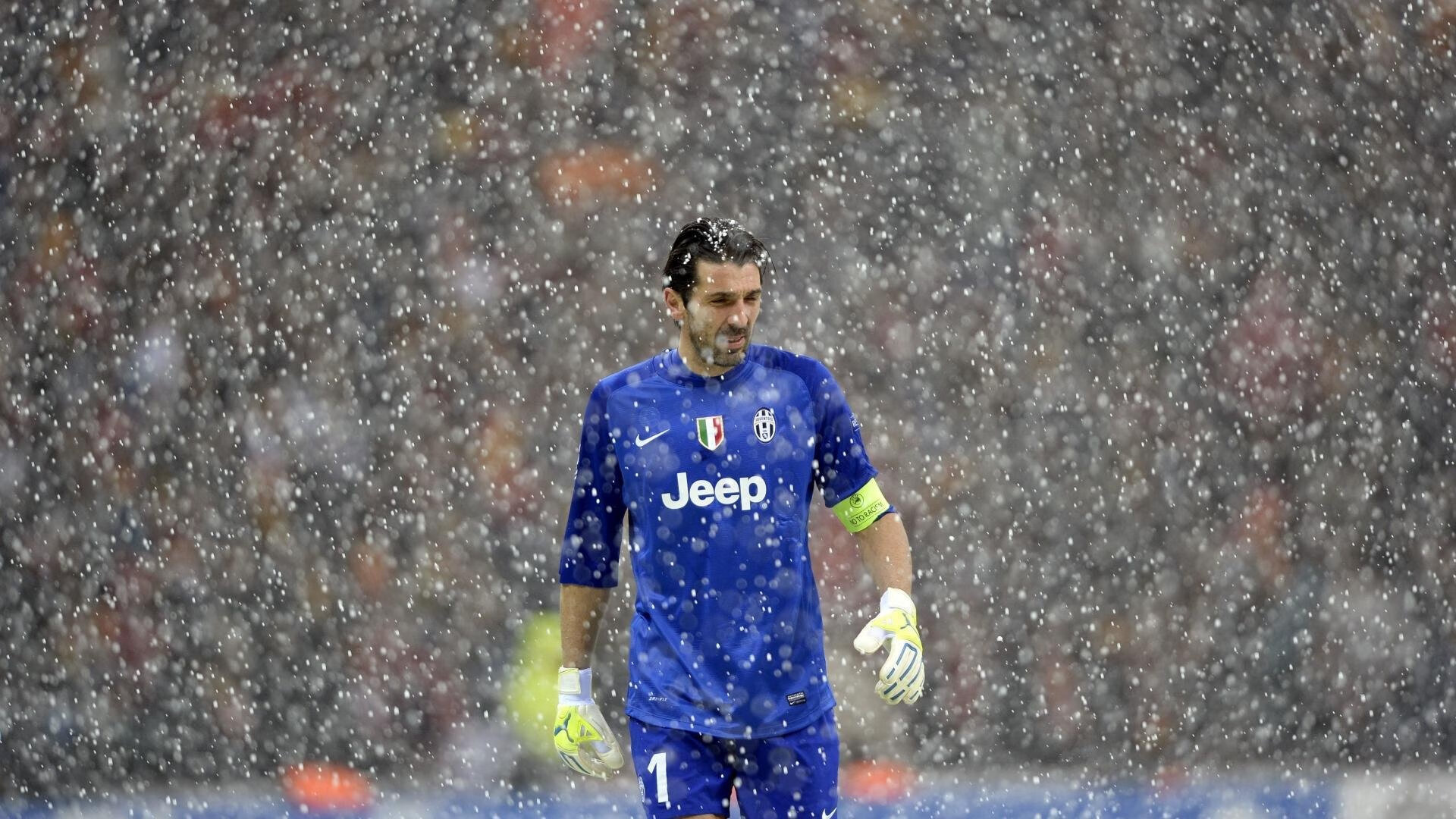 西甲国家德比之夜，拉亚用实力证明自己，从质疑声中走出的门神