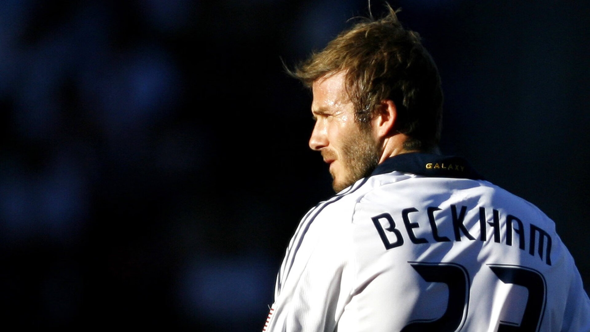 詹姆斯关键时刻站出来,鹈鹕踏平上海队,当NBA巨星点燃中国篮球的火焰